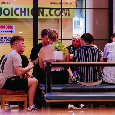 Хостел Base Backpackers Хошимин Экстерьер фото