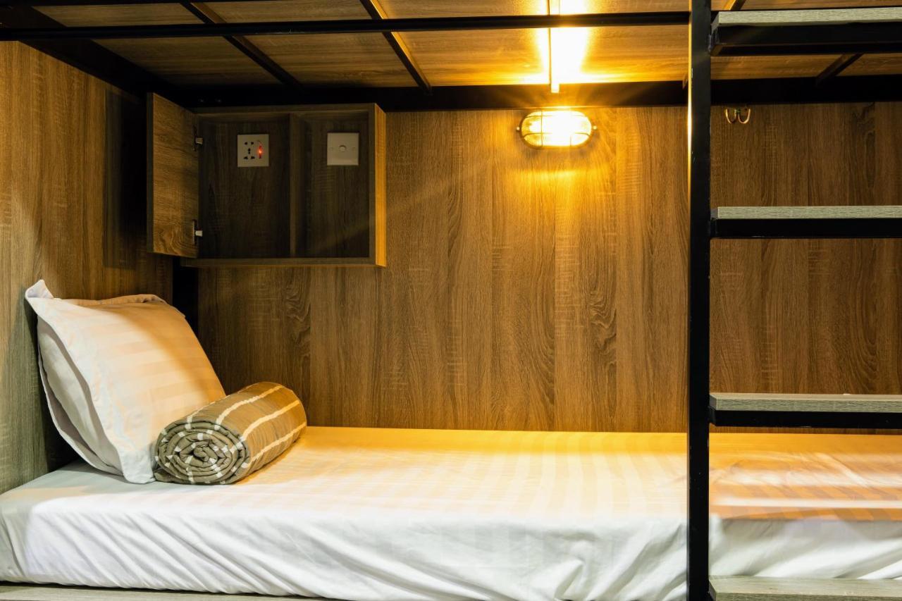 Хостел Base Backpackers Хошимин Экстерьер фото